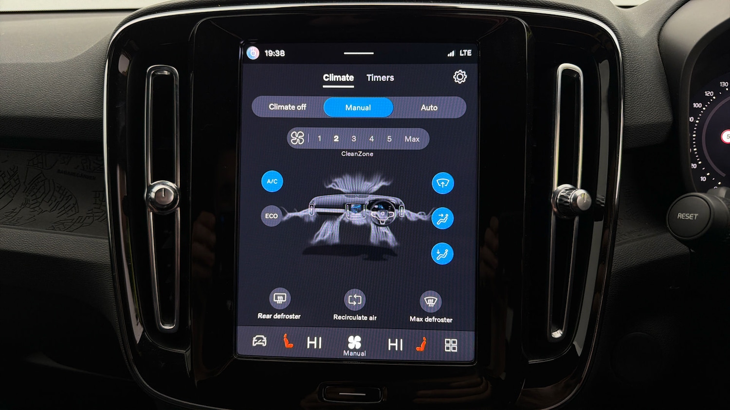 Used Volvo XC40 2023 for sale - 78218088: Photo 11