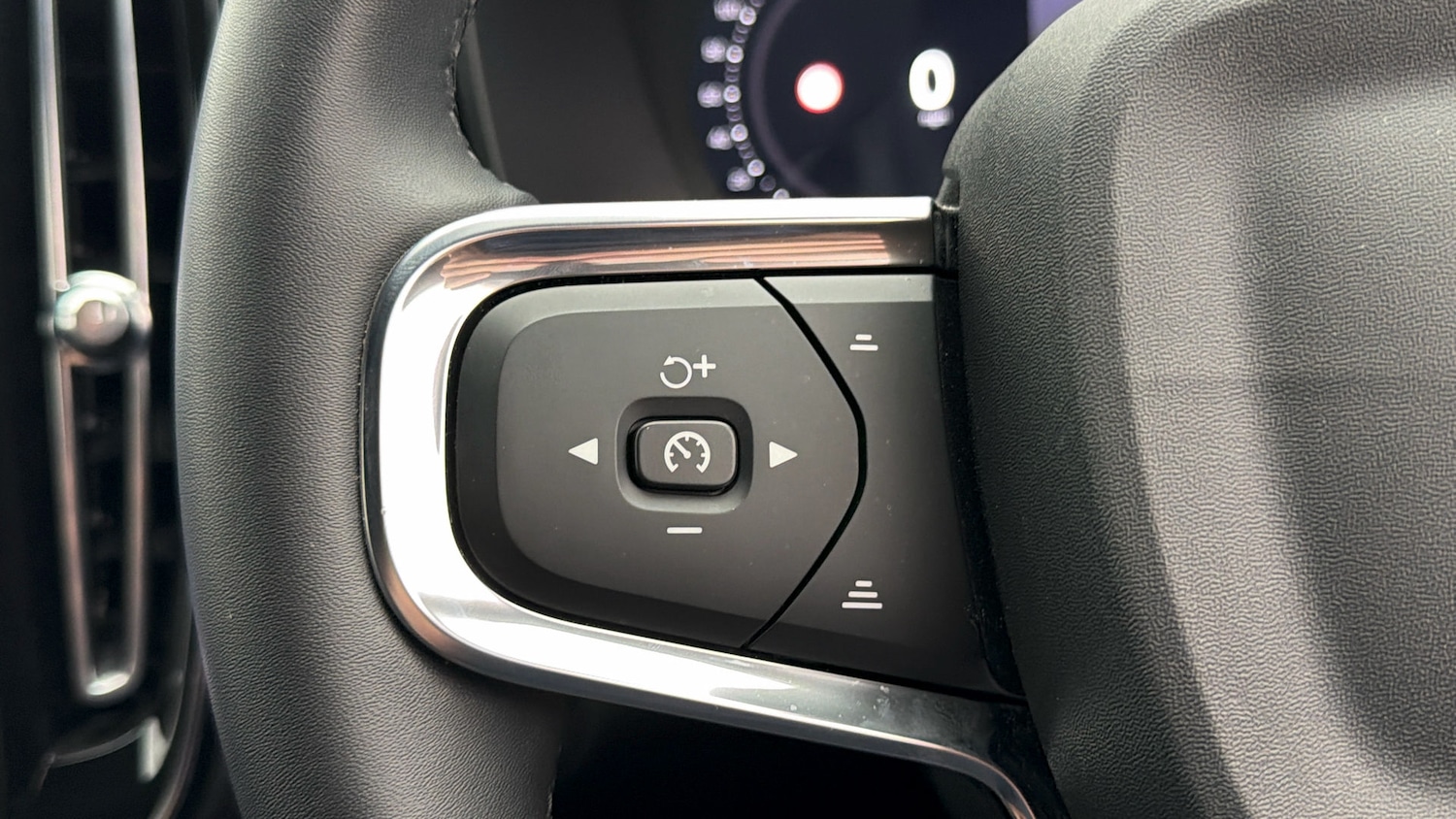 Used Volvo XC40 2023 for sale - 78218088: Photo 23