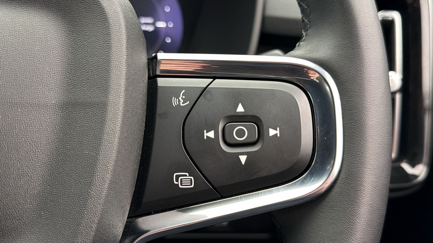 Used Volvo XC40 2023 for sale - 78218088: Photo 24