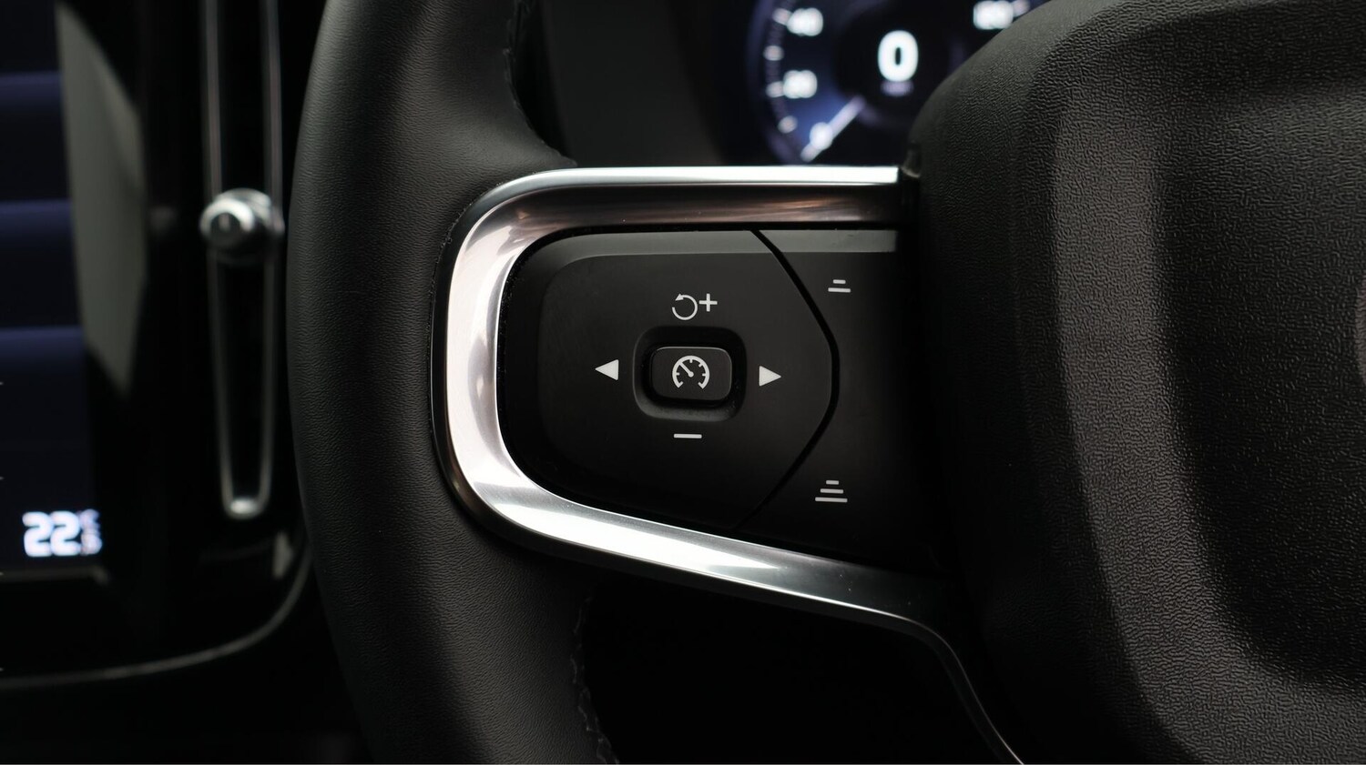 Used Volvo XC40 2022 for sale - 76781240: Photo 25