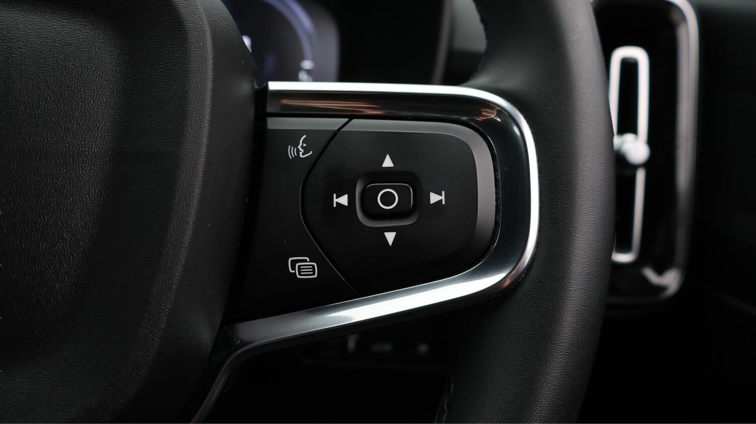 Used Volvo XC40 2022 for sale - 76781240: Photo 26