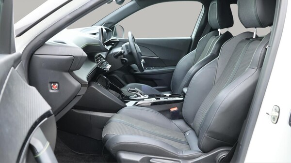 Used Peugeot E-2008 2021 for sale - 76152779: Photo 14