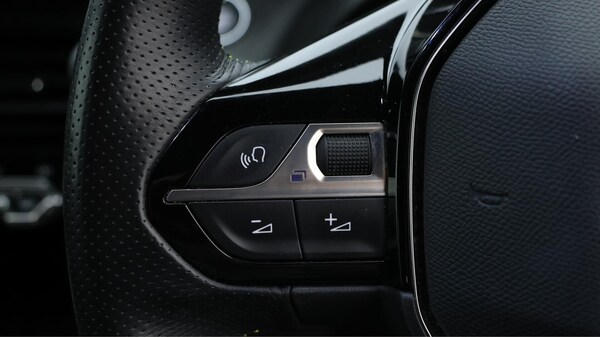 Used Peugeot E-2008 2021 for sale - 76152779: Photo 23