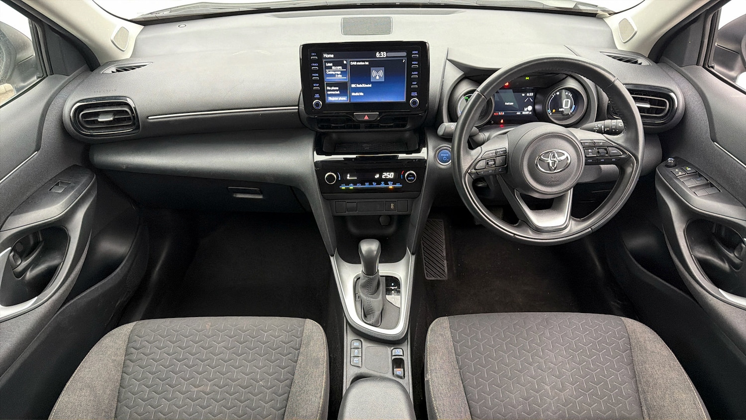 Used Toyota Yaris Cross 2024 for sale - 77906201: Photo 12