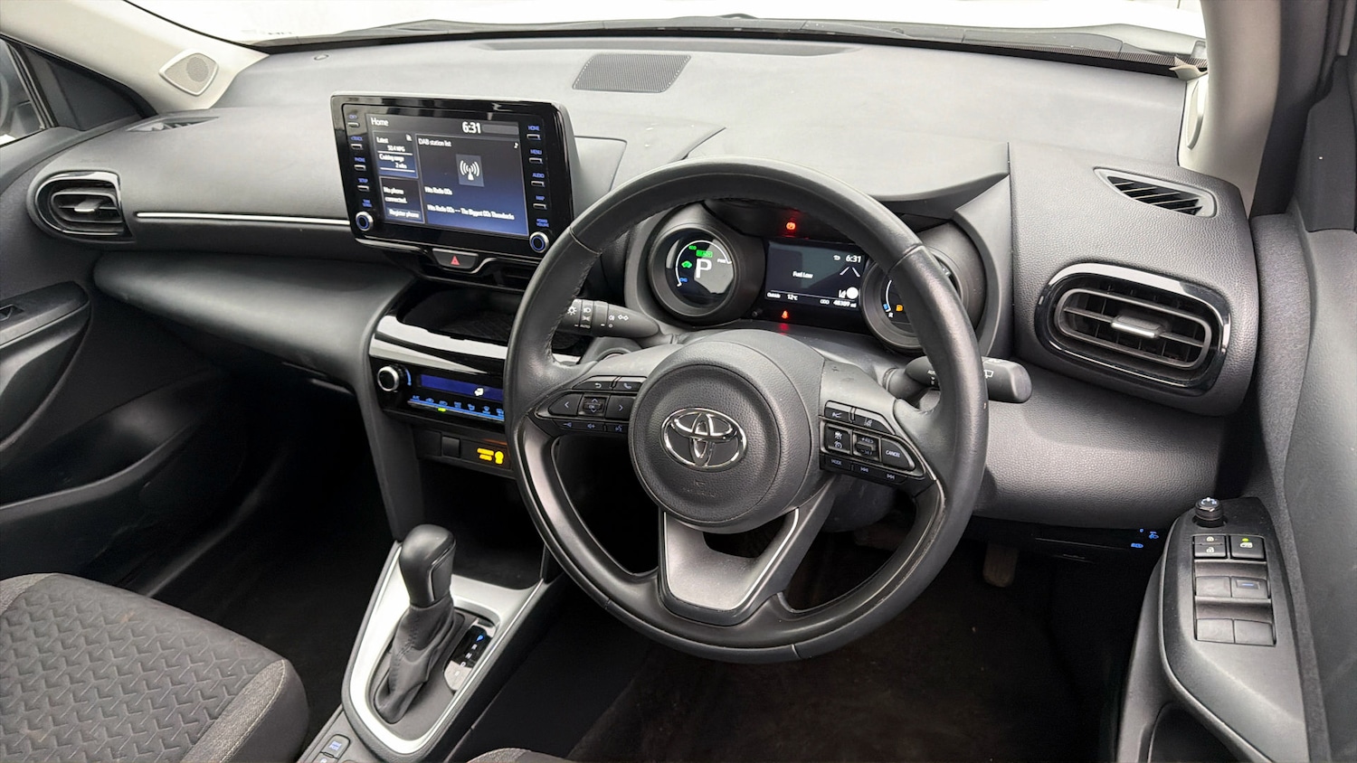 Used Toyota Yaris Cross 2024 for sale - 77906201: Photo 9