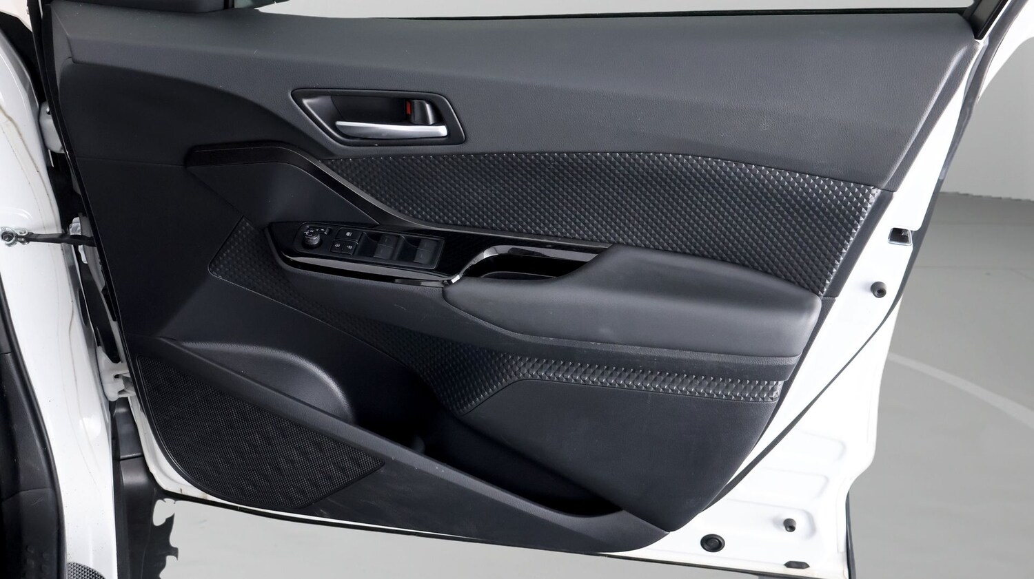 Used Toyota C-HR 2023 for sale - 77675805: Photo 15