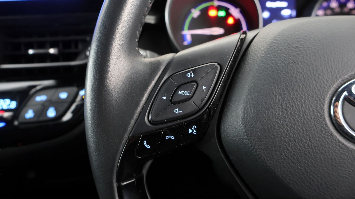 Used Toyota C-HR 2023 for sale - 77675805: Photo 24