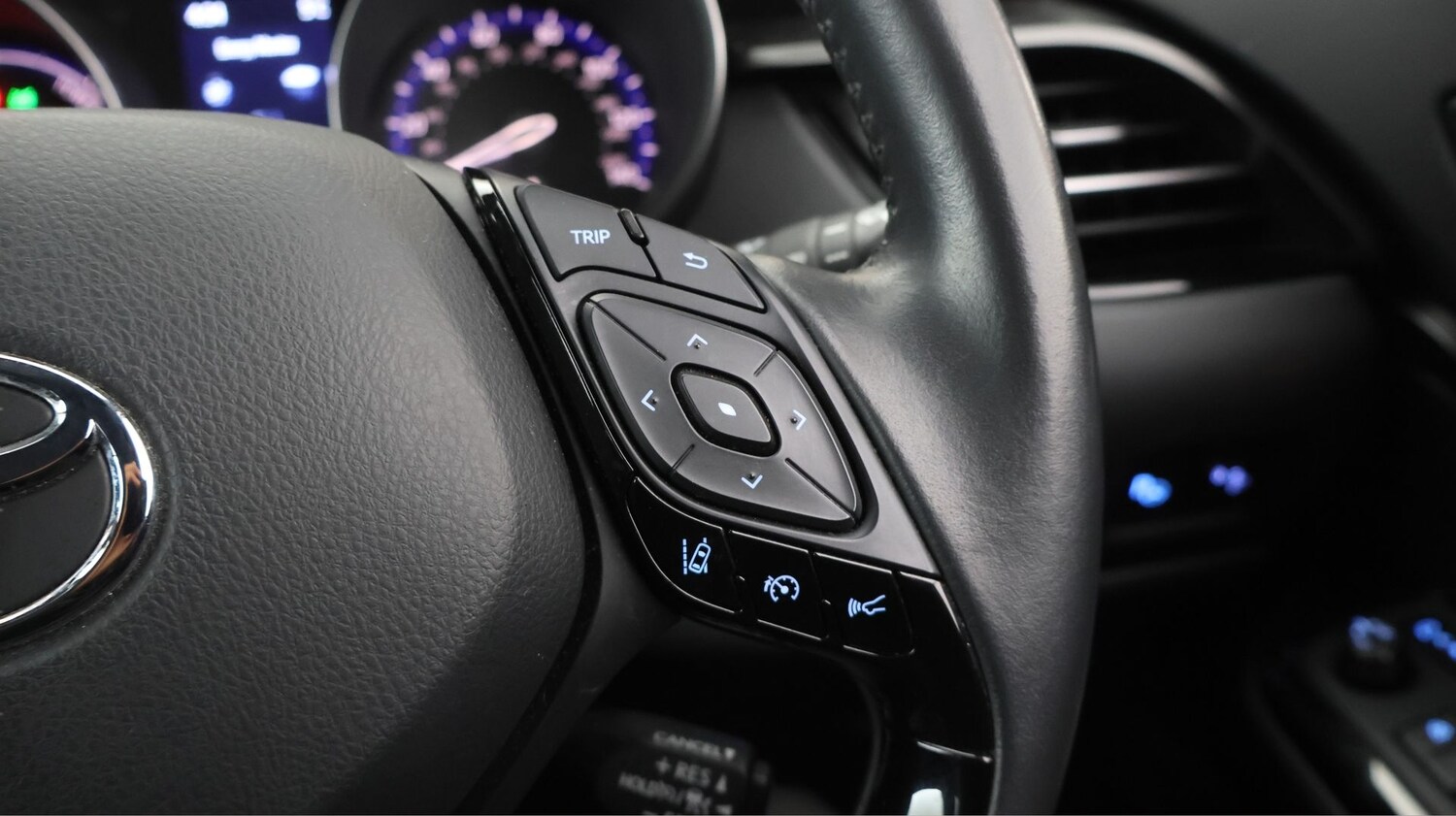 Used Toyota C-HR 2023 for sale - 77675805: Photo 25