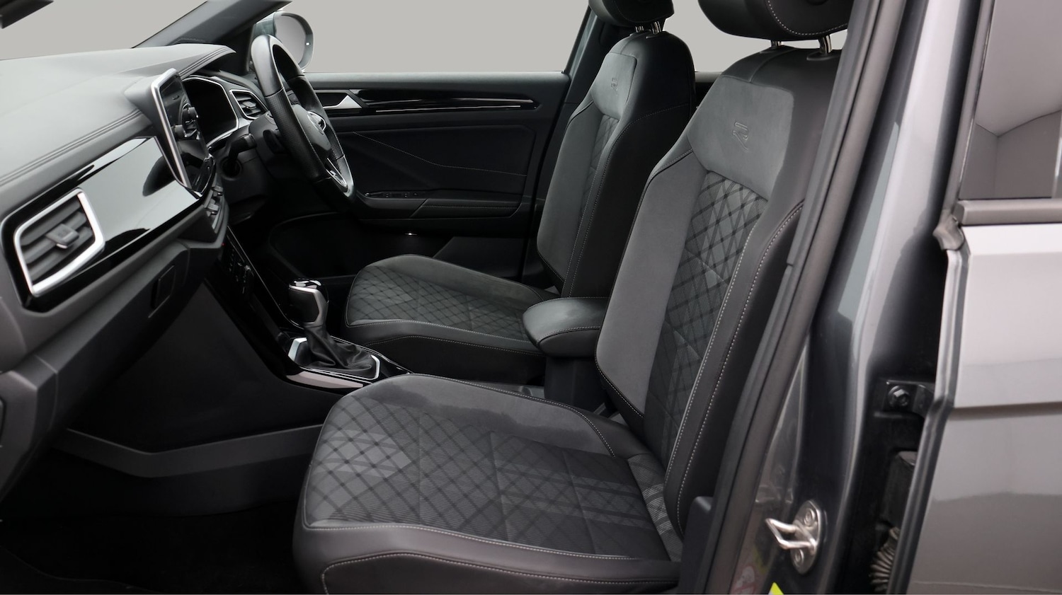 Used Volkswagen T-Roc 2023 for sale - 77617590: Photo 14