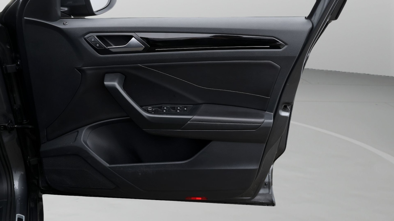 Used Volkswagen T-Roc 2023 for sale - 77617590: Photo 15