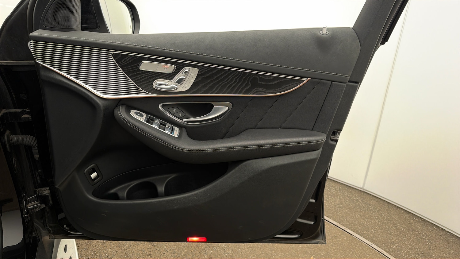 Used Mercedes-Benz EQC 2023 for sale - 78039070: Photo 14