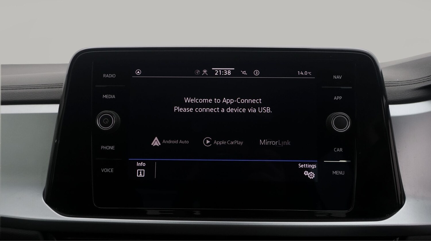 Used Volkswagen T-Roc for sale - 77639068: Photo 22