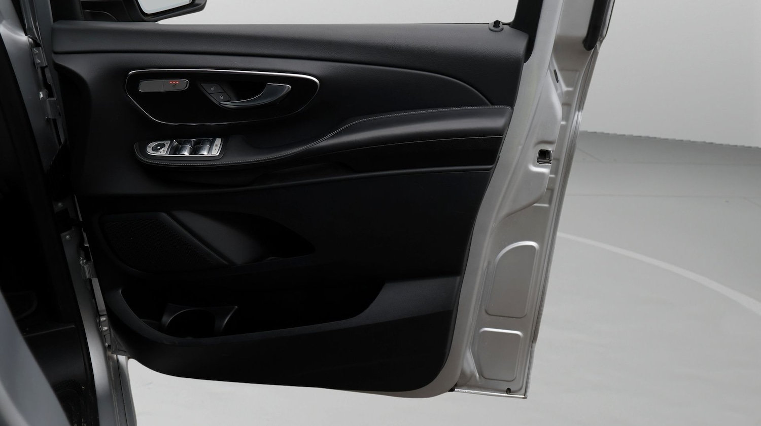 Used Mercedes-Benz V-Class 2023 for sale - 77848525: Photo 15