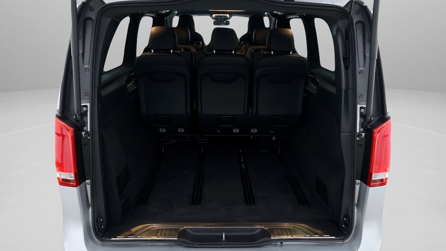 Used Mercedes-Benz V-Class 2023 for sale - 77848525: Photo 17