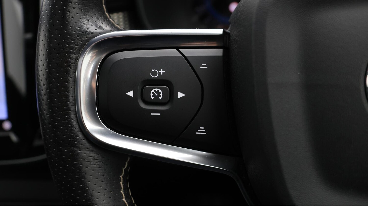 Used Volvo XC40 2021 for sale - 76573070: Photo 27