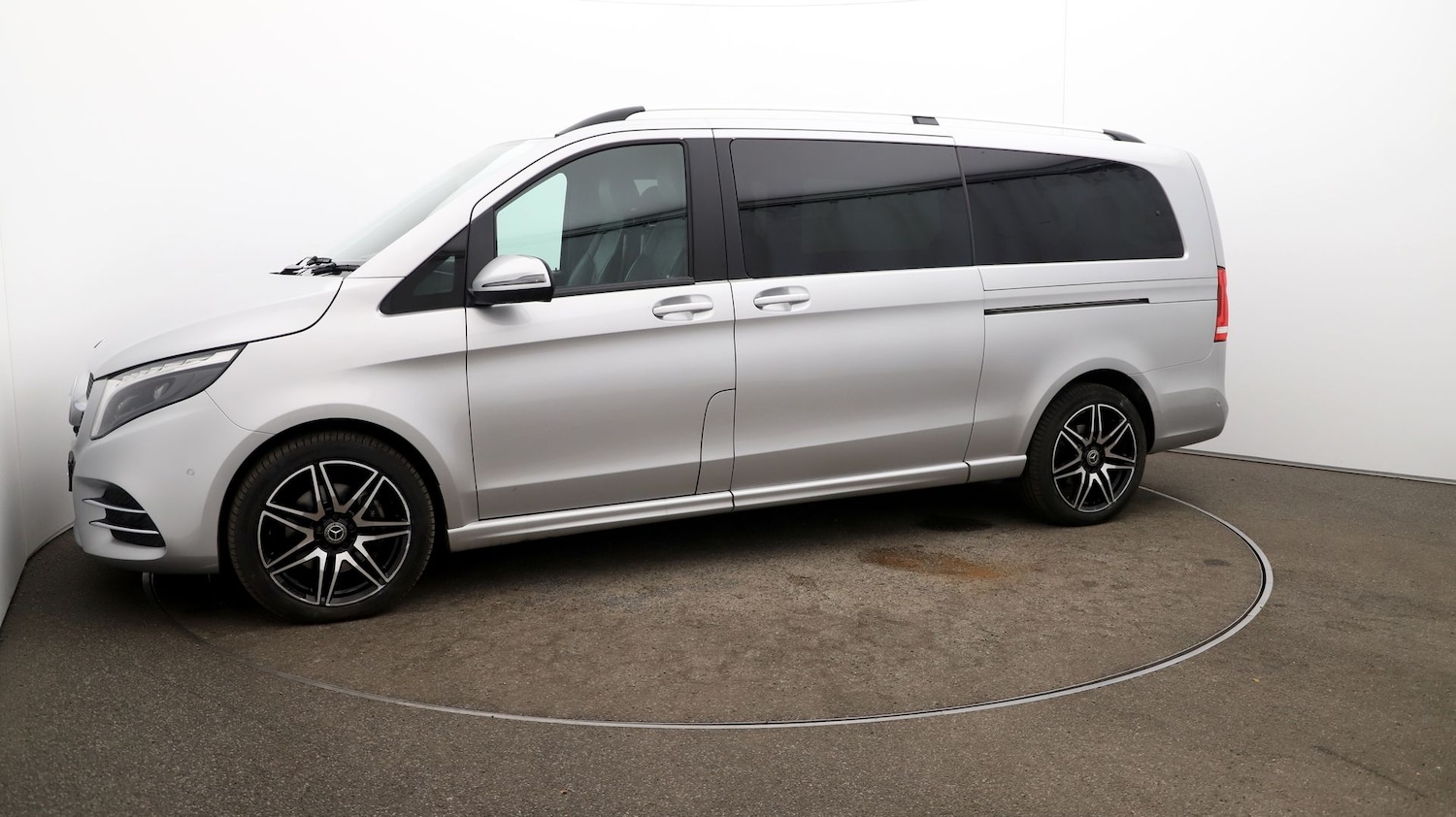 Used Mercedes-Benz V-Class 2023 for sale - 76808534: Photo 61