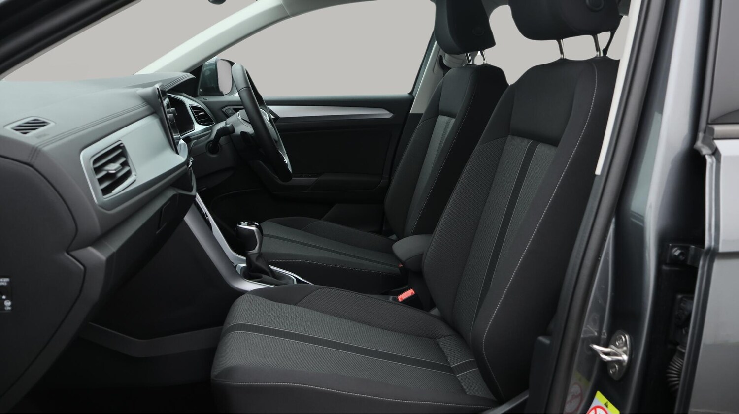 Used Volkswagen T-Roc 2023 for sale - 76549690: Photo 15