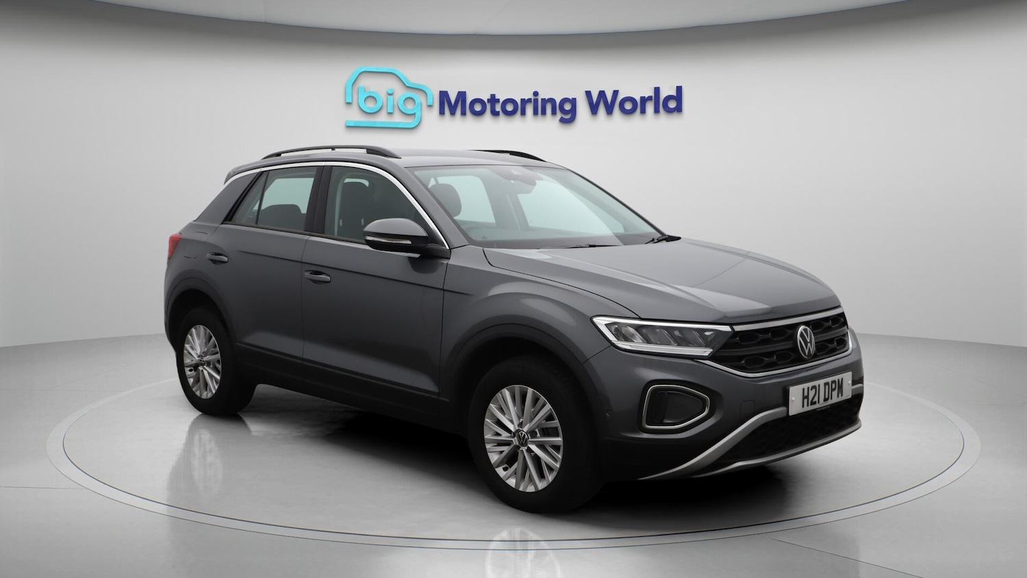 Used Volkswagen T-Roc 2023 for sale - 76549690: Photo 2