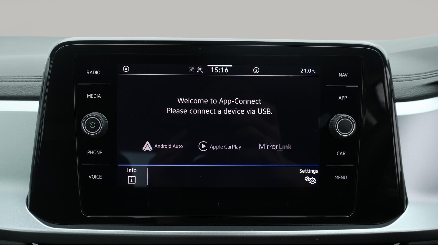 Used Volkswagen T-Roc 2023 for sale - 76549690: Photo 24