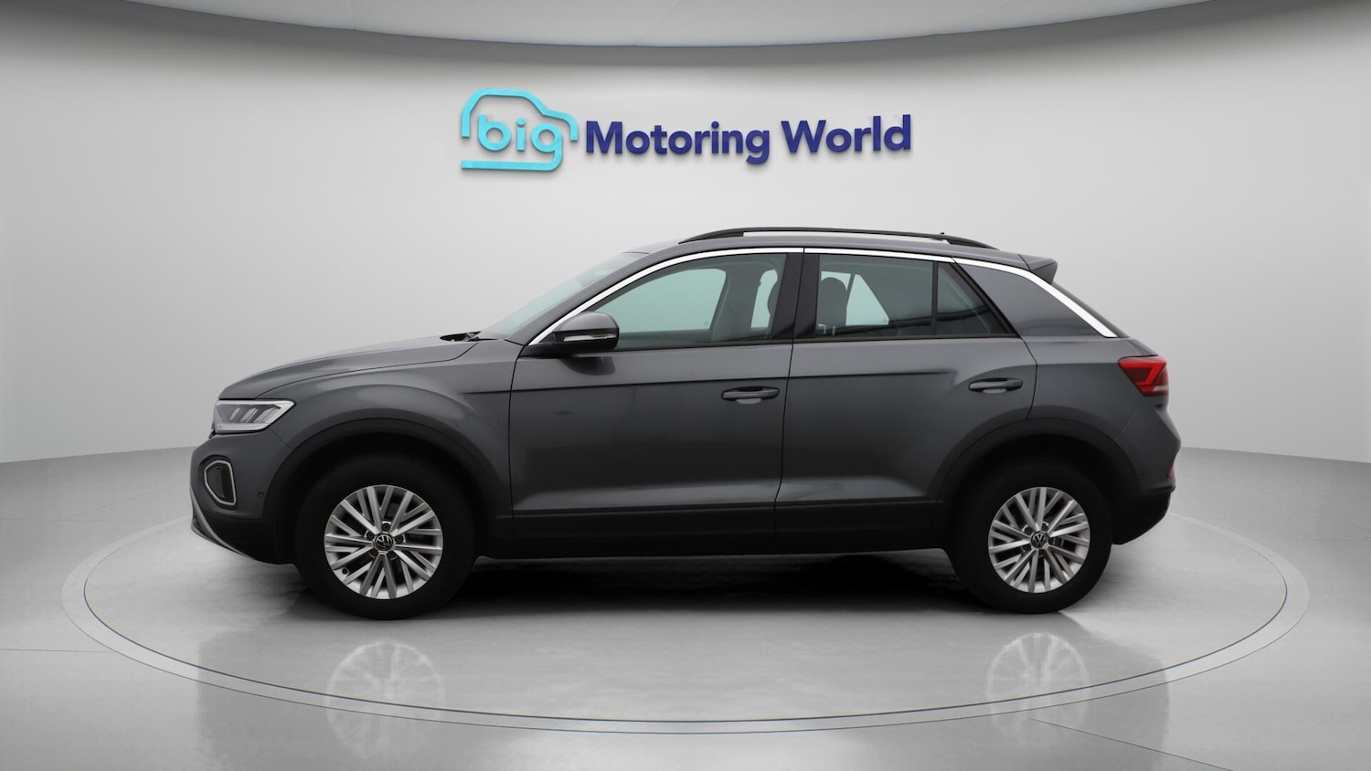 Used Volkswagen T-Roc 2023 for sale - 76549690: Photo 5