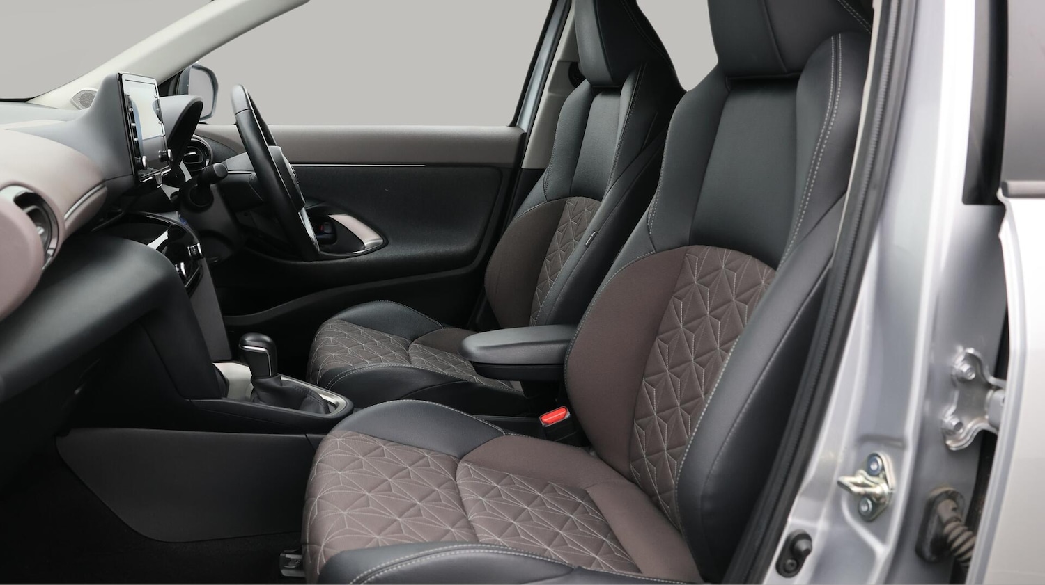 Used Toyota Yaris Cross 2021 for sale - 76294531: Photo 15