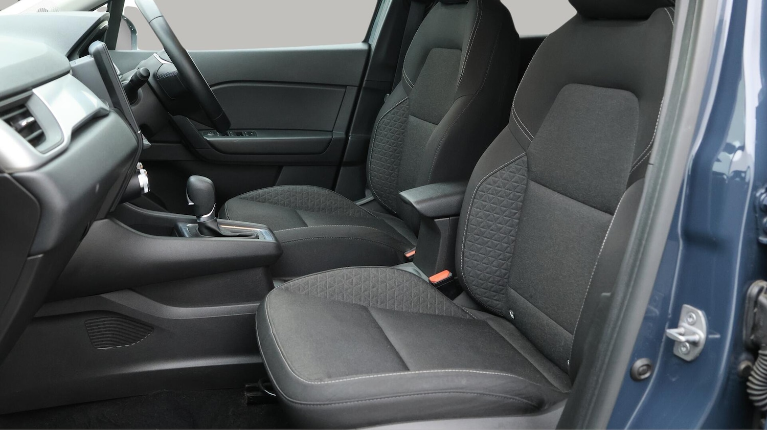 Used Renault Captur 2024 for sale - 76042323: Photo 15