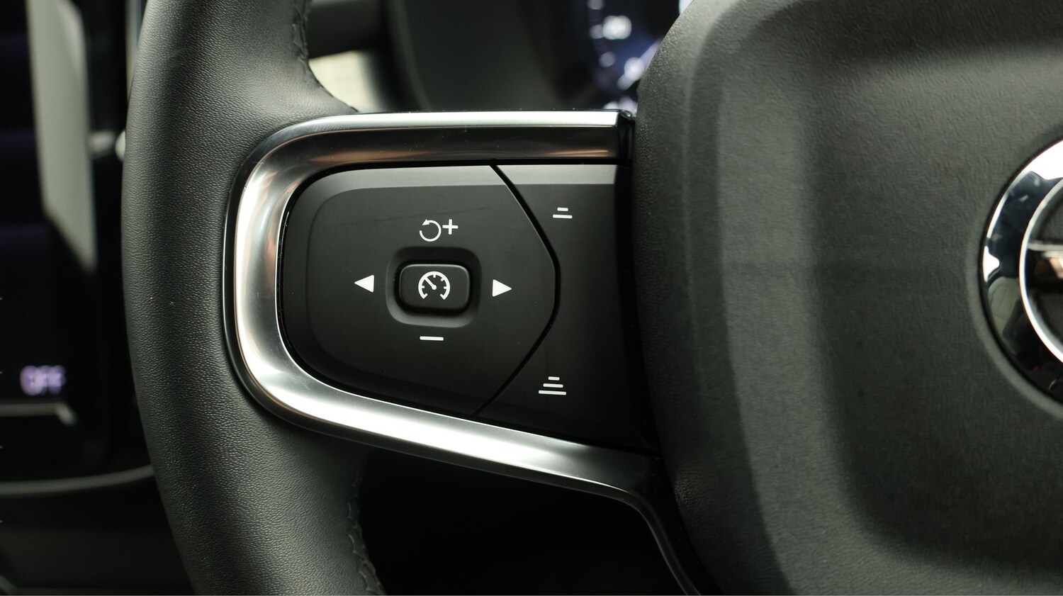 Used Volvo XC40 for sale - 77190354: Photo 23