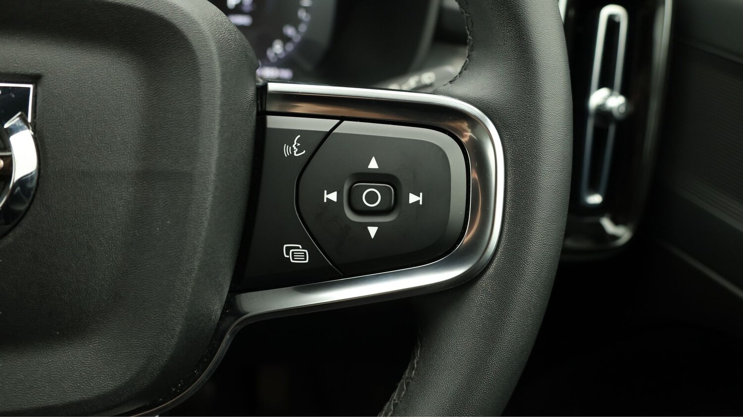 Used Volvo XC40 for sale - 77190354: Photo 26