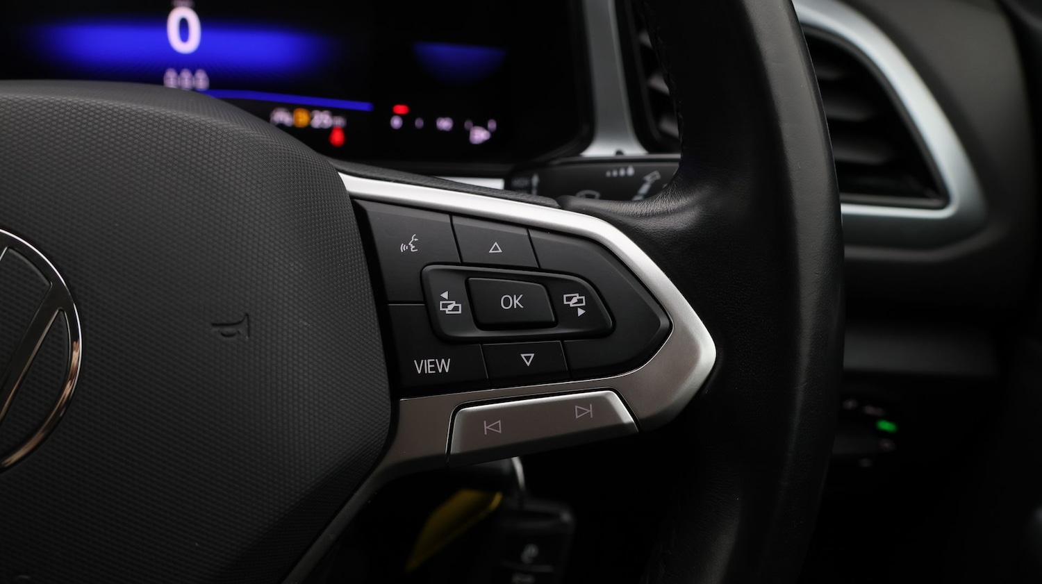 Used Volkswagen T-Roc 2023 for sale - 77460116: Photo 25