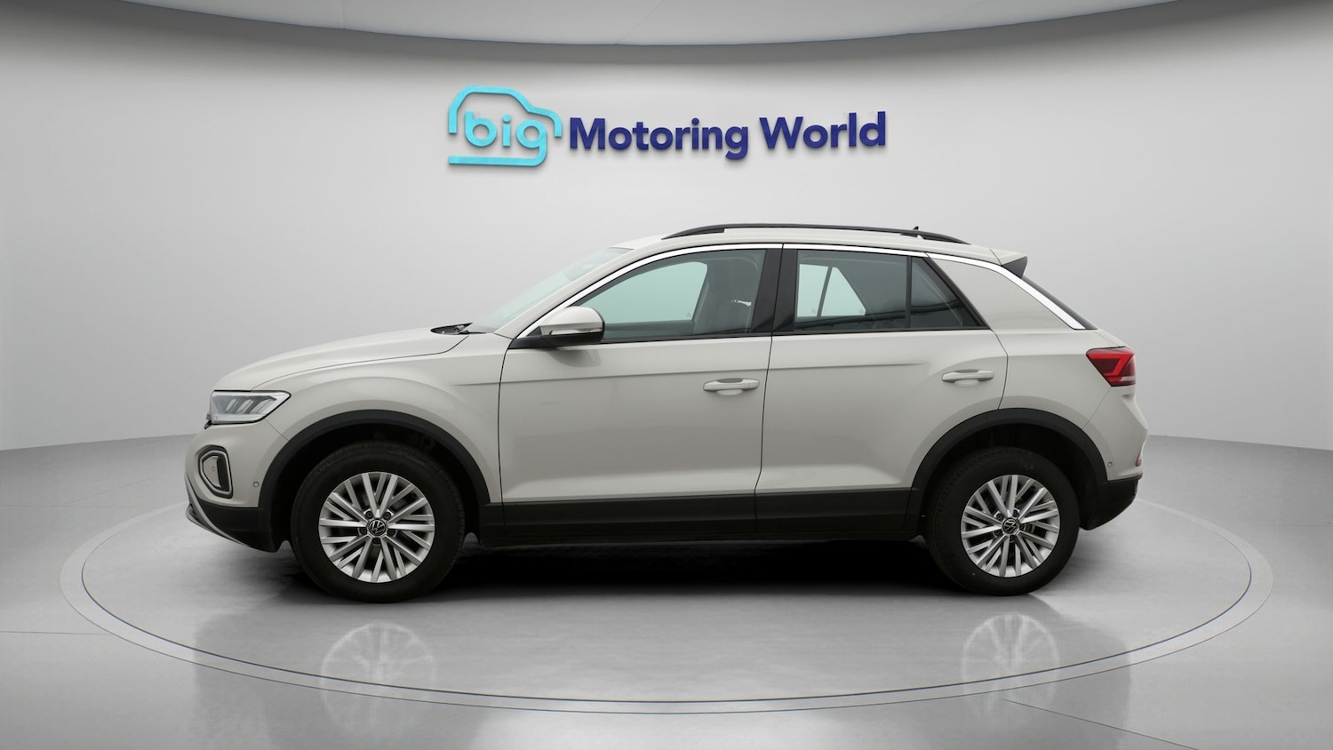 Used Volkswagen T-Roc 2023 for sale - 77460116: Photo 4