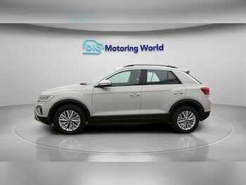 Used Volkswagen T-Roc 2023 for sale - 77460116: Photo