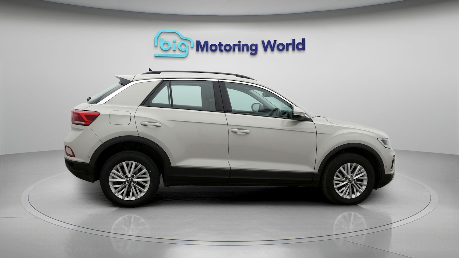 Used Volkswagen T-Roc 2023 for sale - 77460116: Photo 8