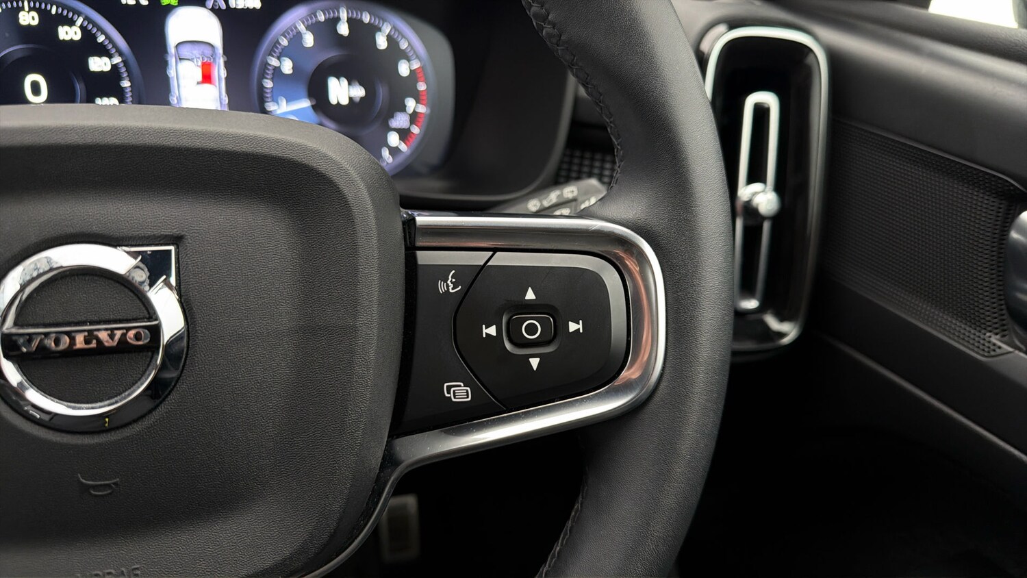 Used Volvo XC40 2022 for sale - 78024620: Photo 25