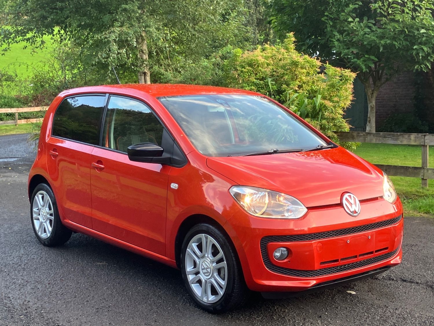 Used Volkswagen up! 2025 for sale - 76718983: Photo 1