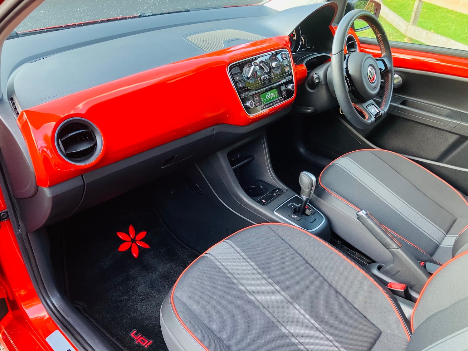 Used Volkswagen up! 2025 for sale - 76718983: Photo 10