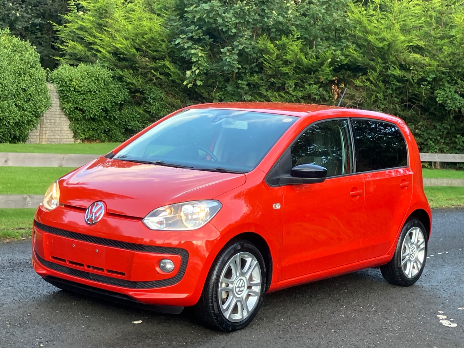Used Volkswagen up! 2025 for sale - 76718983: Photo 2