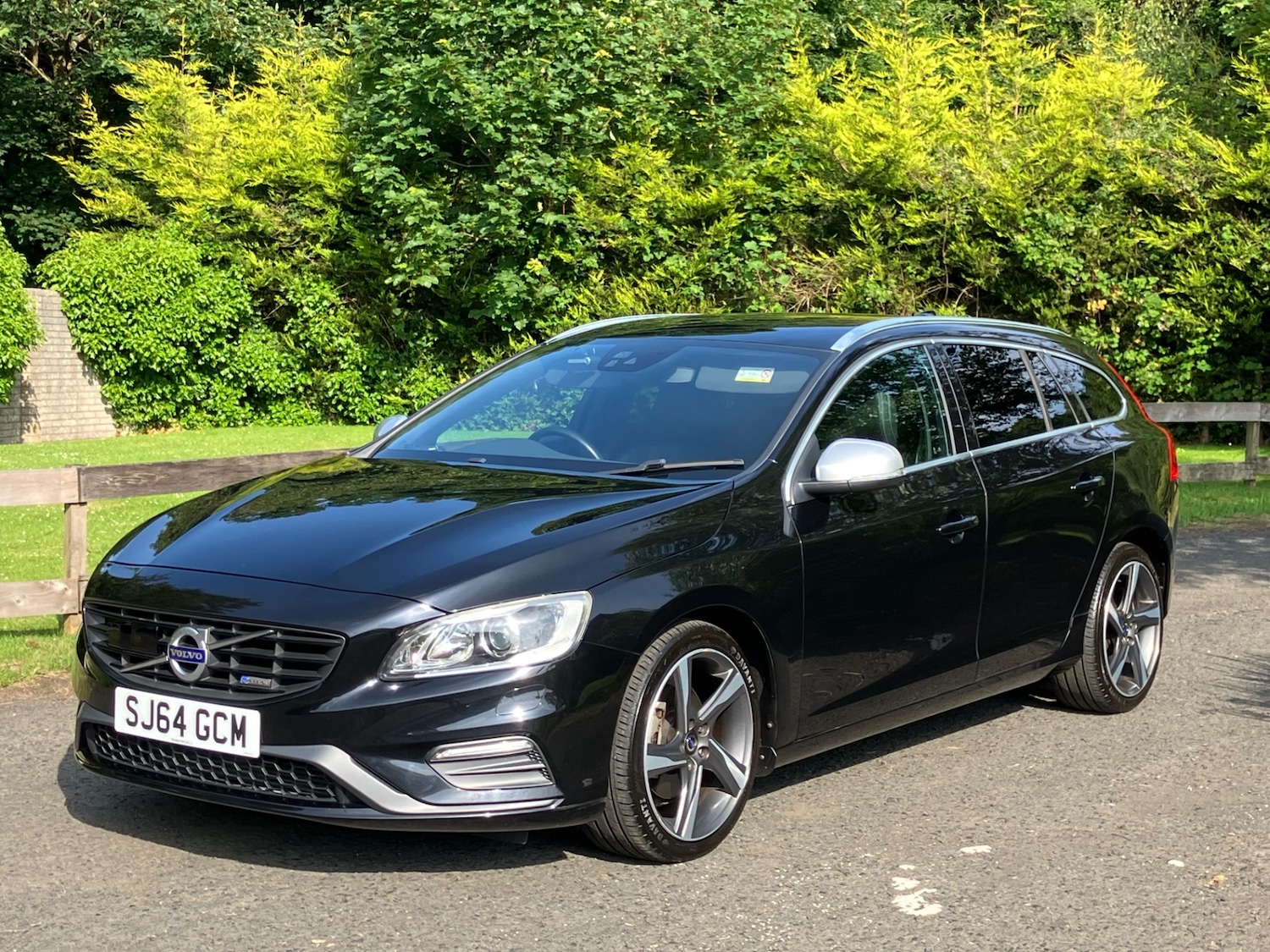 Used Volvo V60 2025 for sale - 76720512: Photo 2