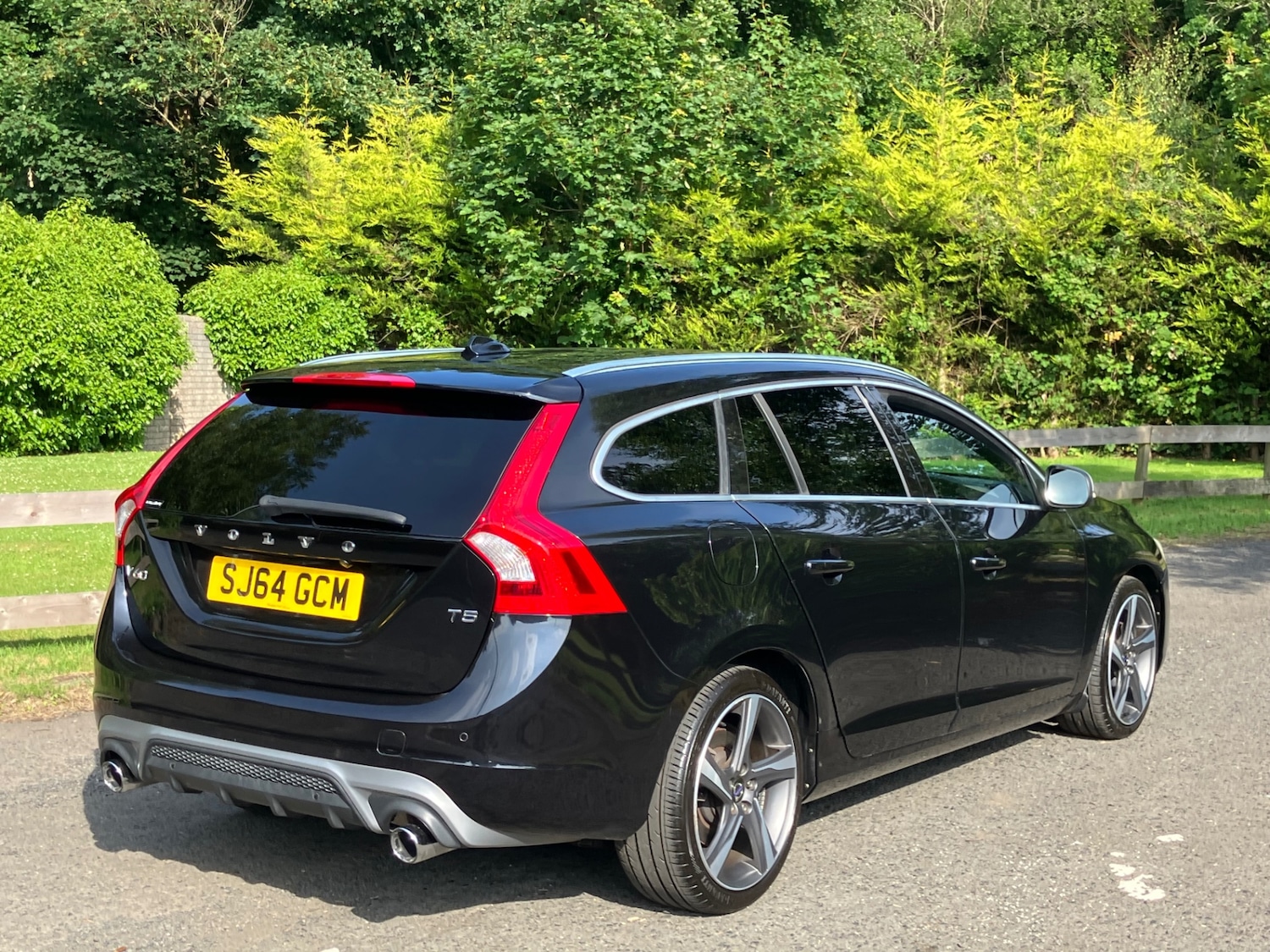 Used Volvo V60 2025 for sale - 76720512: Photo 3