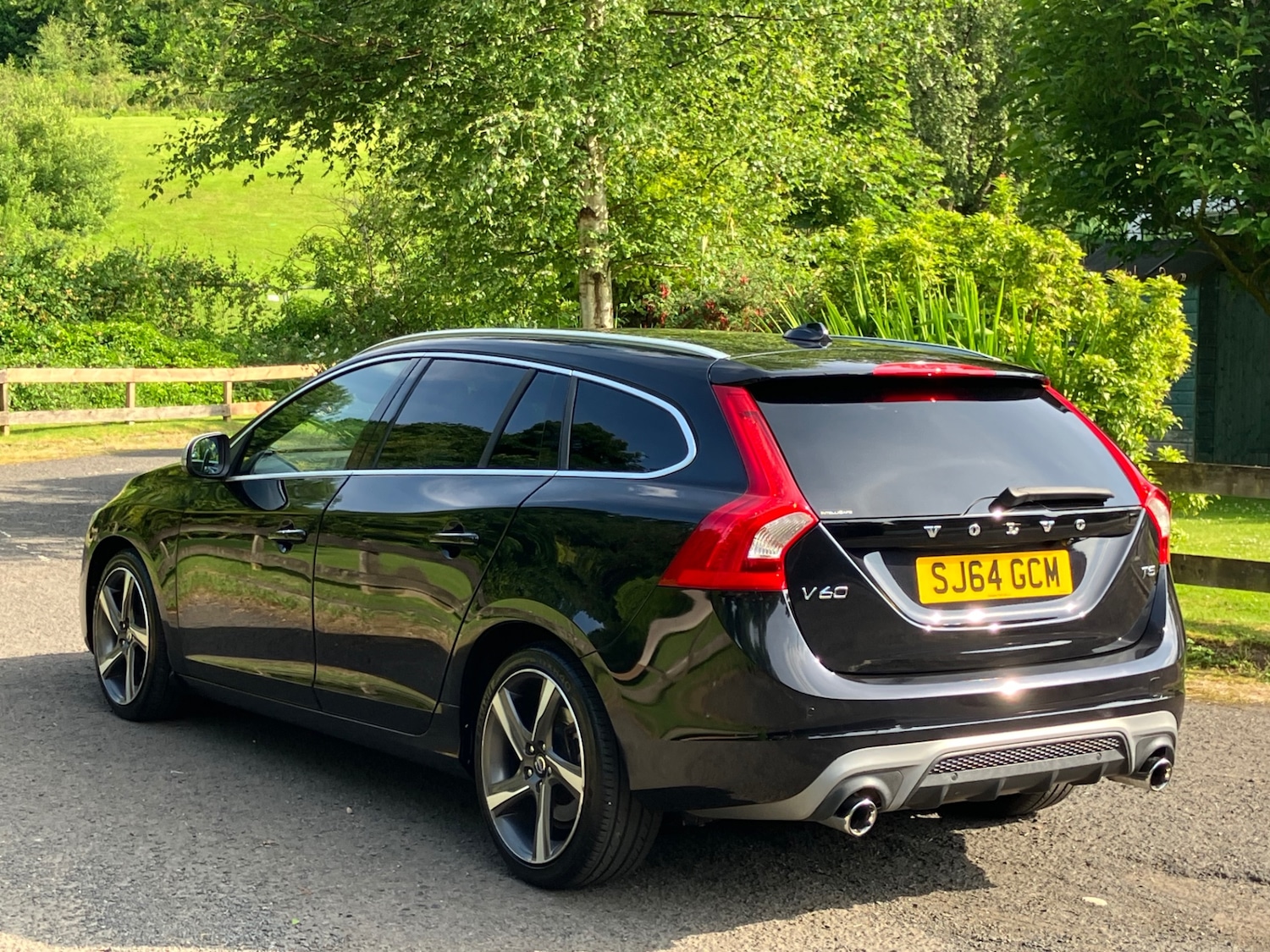 Used Volvo V60 2025 for sale - 76720512: Photo 4