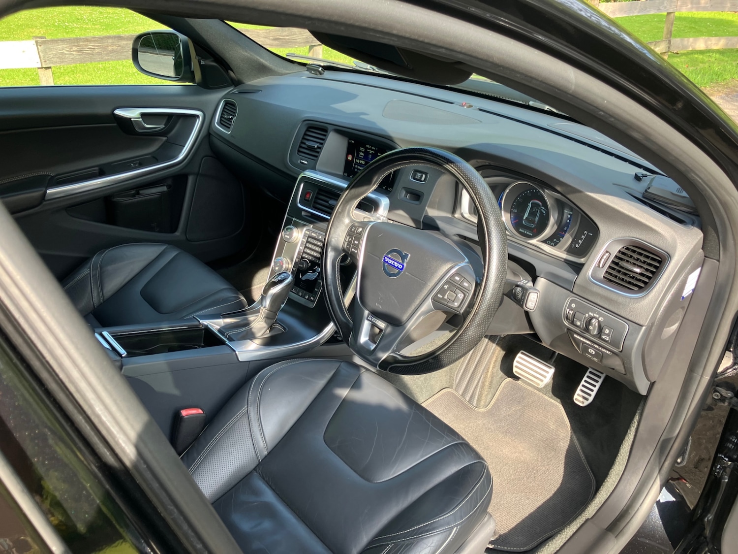 Used Volvo V60 2025 for sale - 76720512: Photo 8