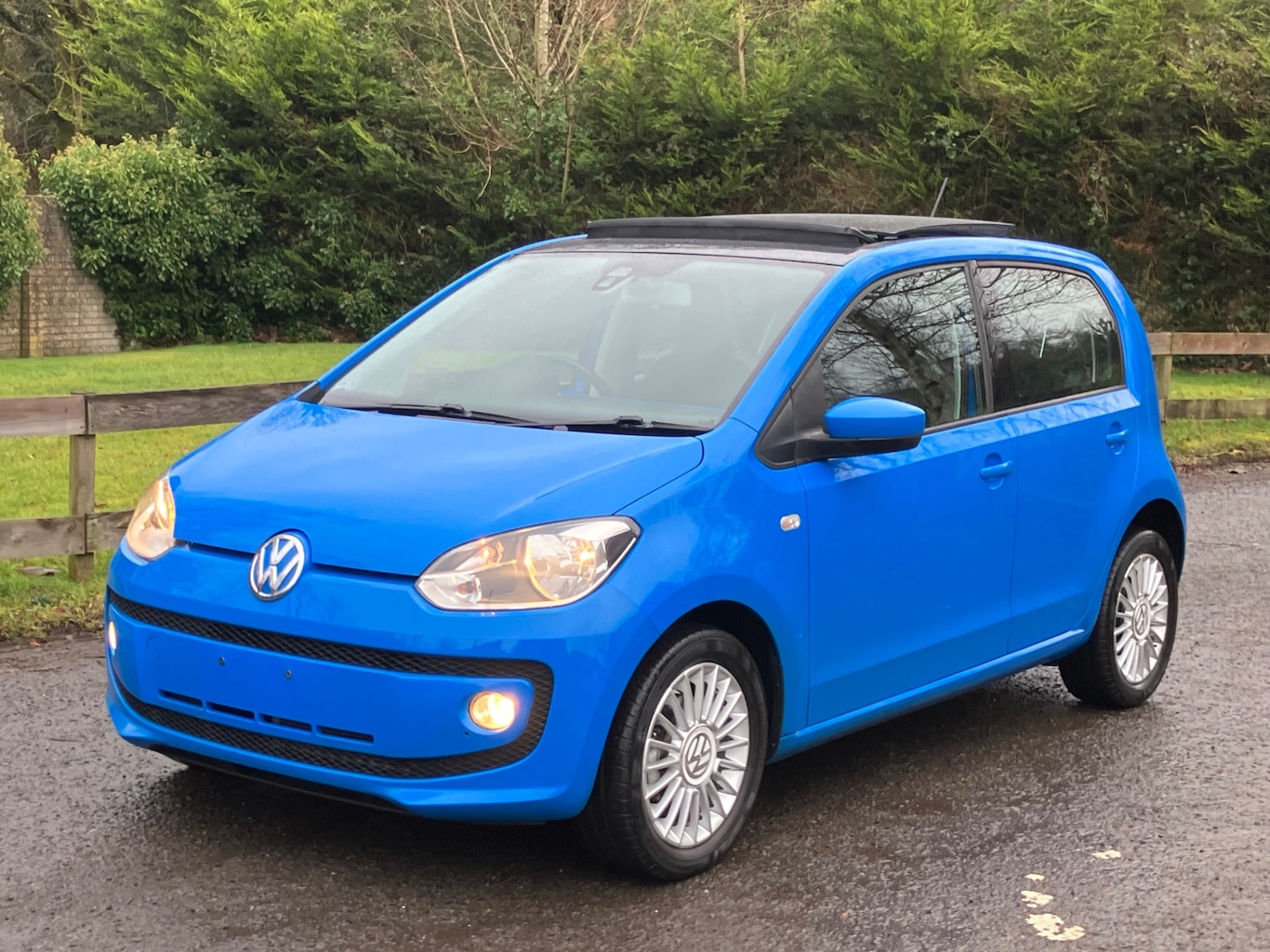 Used Volkswagen up! 2014 for sale - 77501855: Photo 2