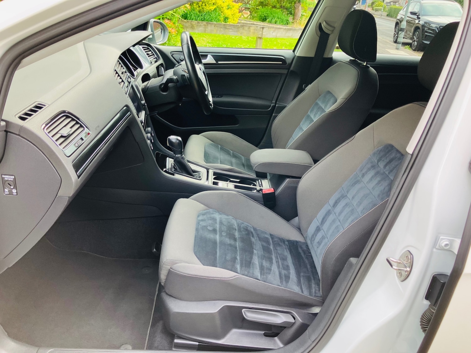 Used Volkswagen Golf 2013 for sale - 76720105: Photo 11