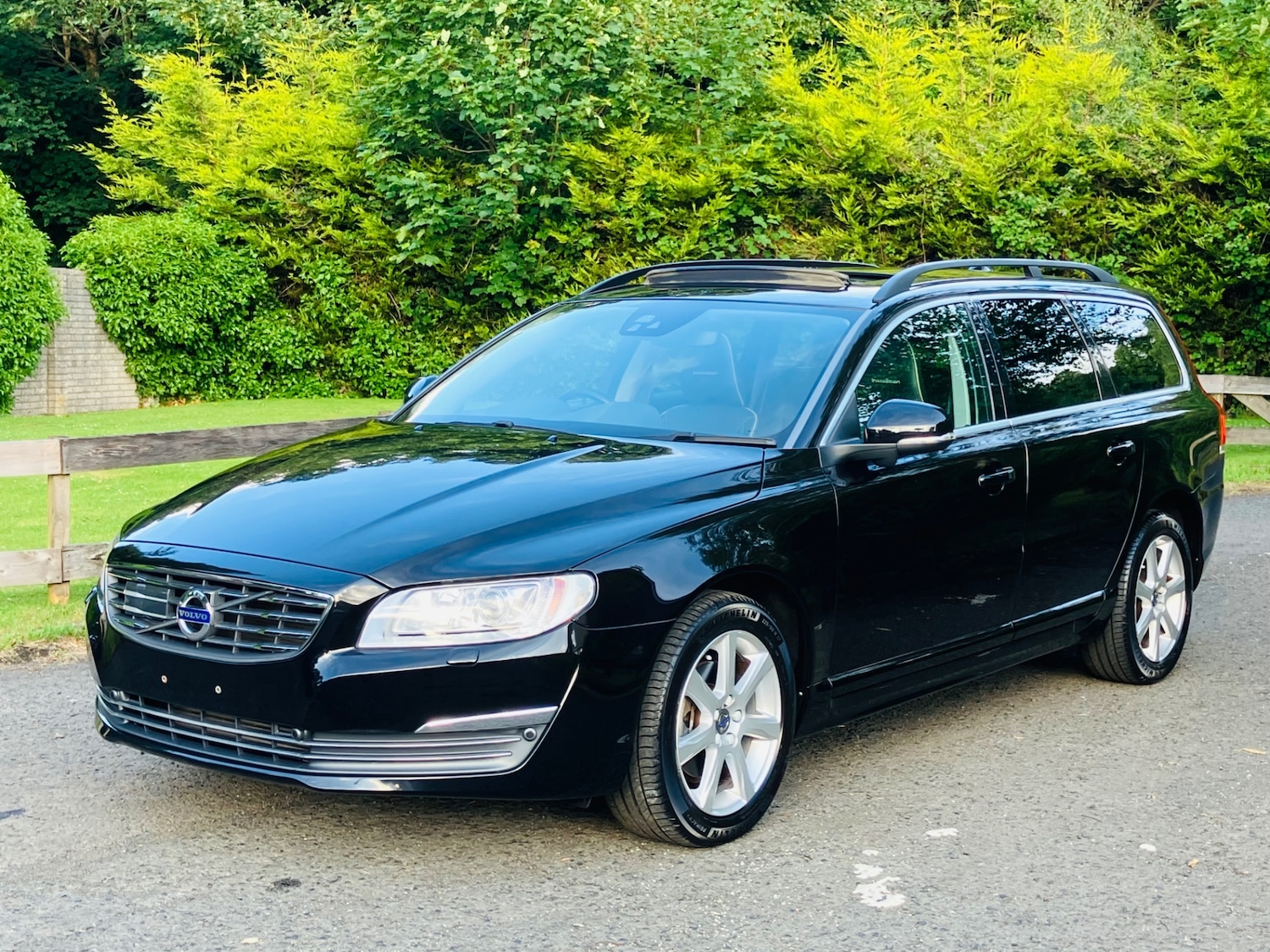 Used Volvo V70 2025 for sale - 77234006: Photo 2