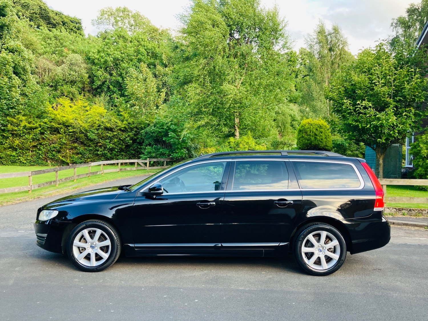 Used Volvo V70 2025 for sale - 77234006: Photo 5