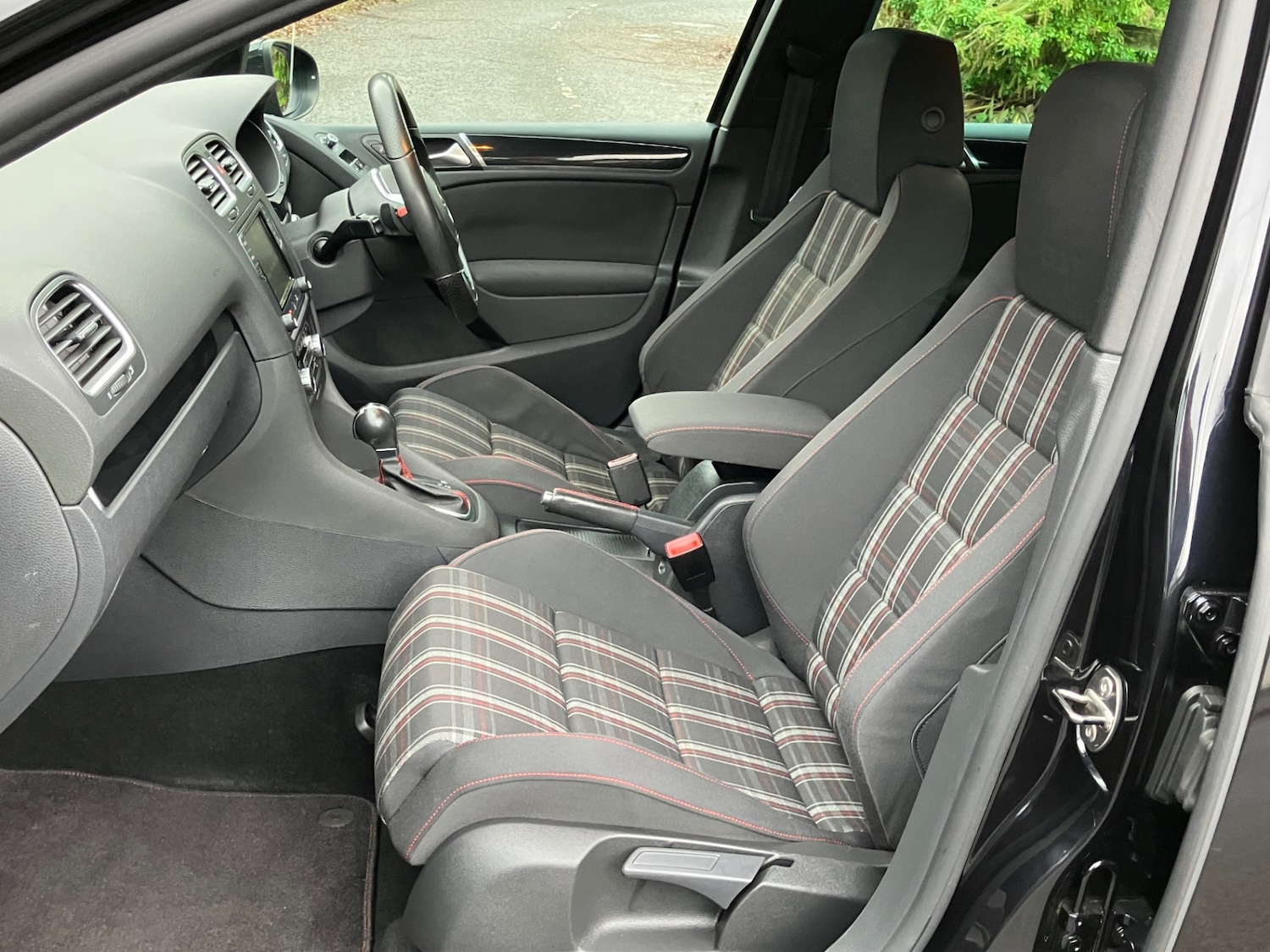 Used Volkswagen Golf 2010 for sale - 76818051: Photo 9