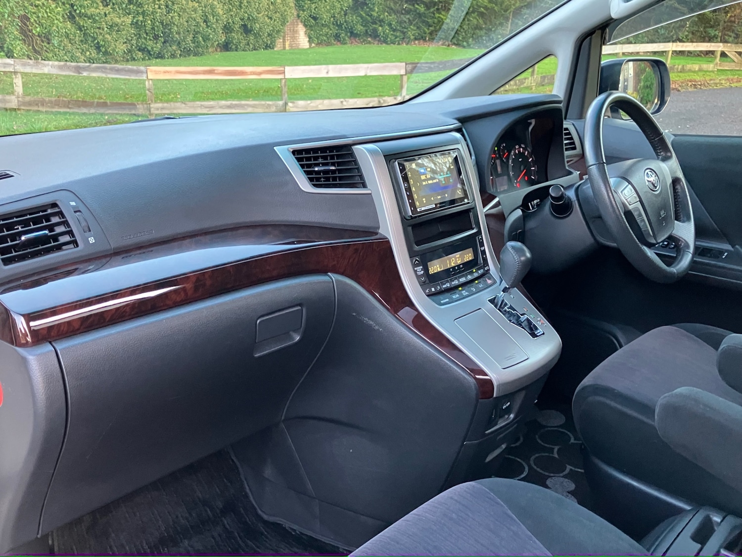 Used Toyota Vellfire 2014 for sale - 76786960: Photo 9