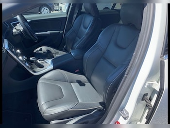 Used Volvo V60 2015 for sale - 76853386: Photo