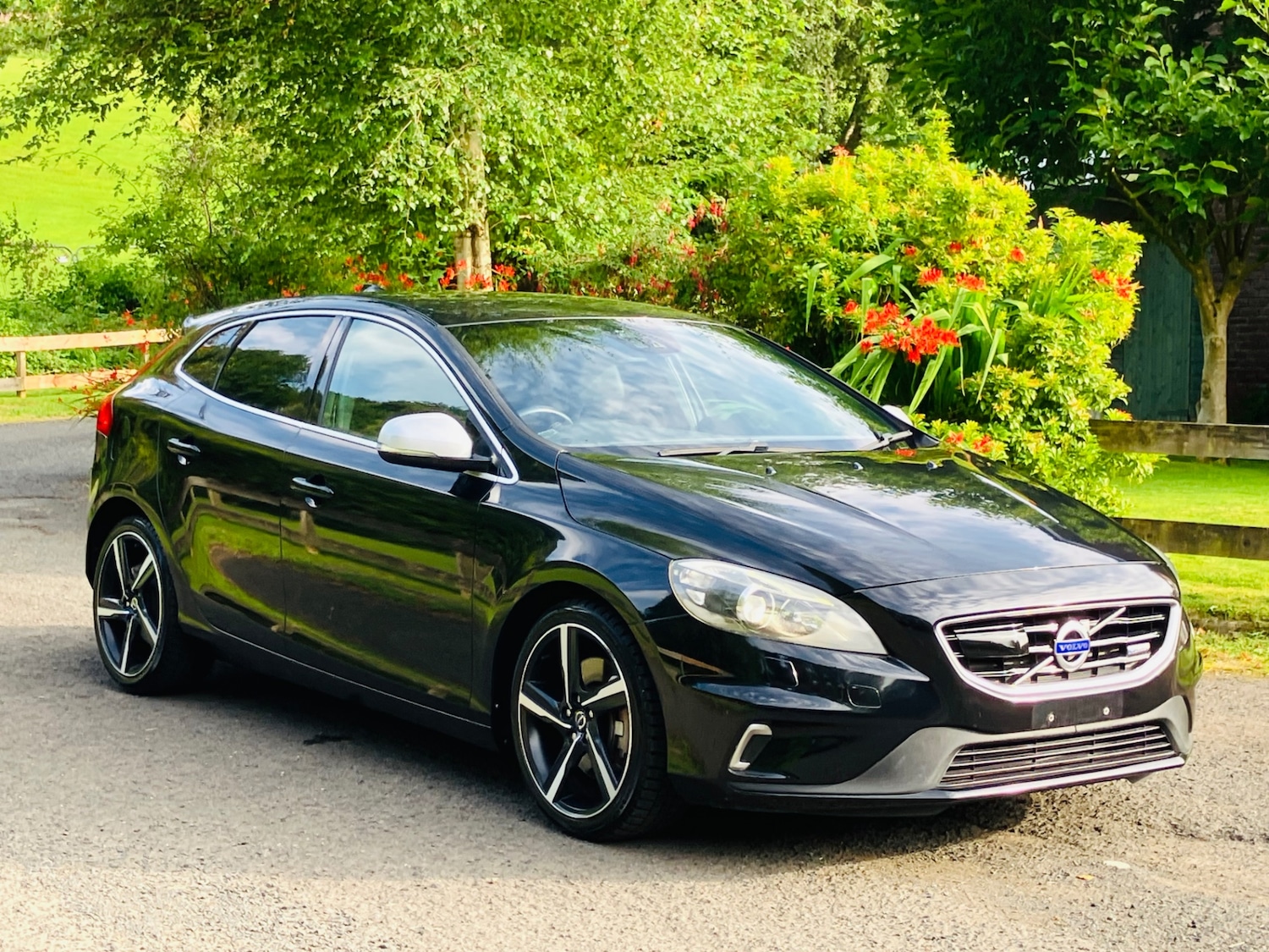 Used Volvo V40 2025 for sale - 76719770: Photo 1