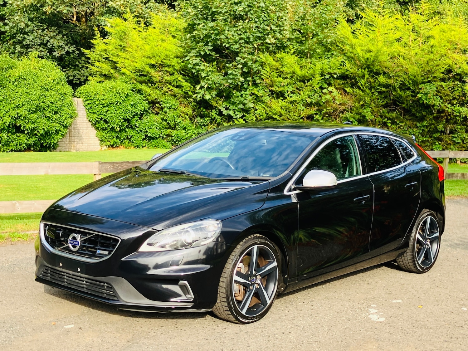 Used Volvo V40 2025 for sale - 76719770: Photo 2