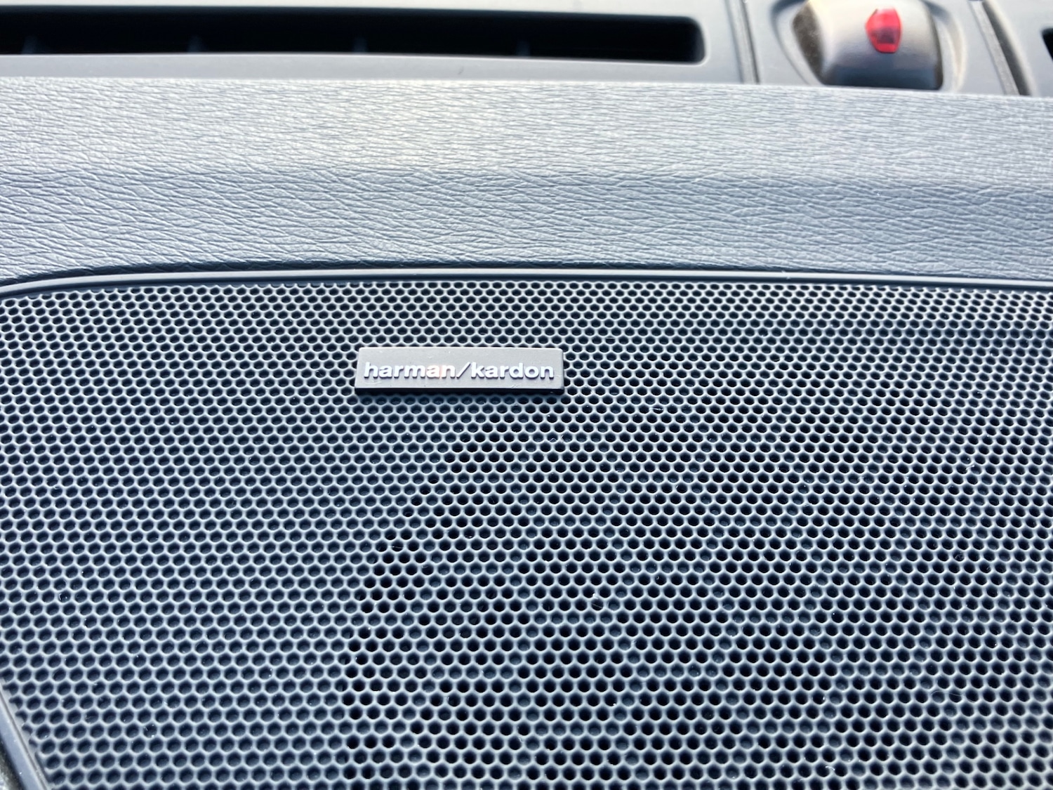 Used Volvo V60 2015 for sale - 77787249: Photo 8